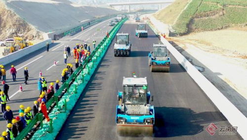 無人路面機群攤鋪 黑科技‘保山出道’，賦能路橋附屬工程建筑勞務分包新生態